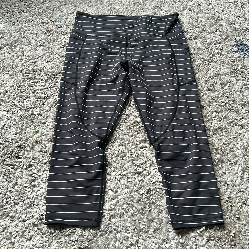 ‼️FINAL SALE‼️ Zyia Light N Tight Capri Striped Leggings EUC